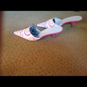 Very hip BCBG fabric kitten heels